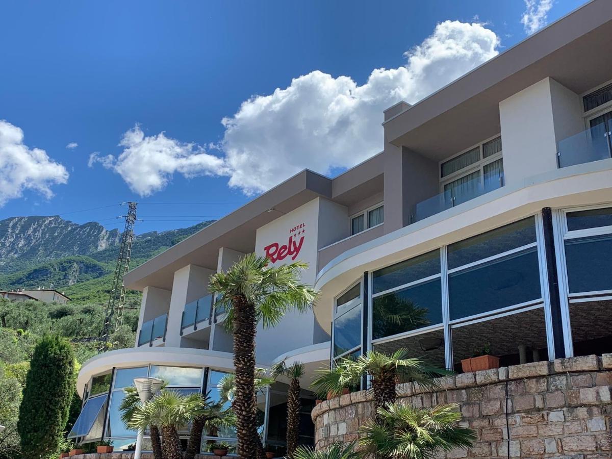 Hotel Residence Rely เบรนโซเน ซูล การ์ดา ภายนอก รูปภาพ