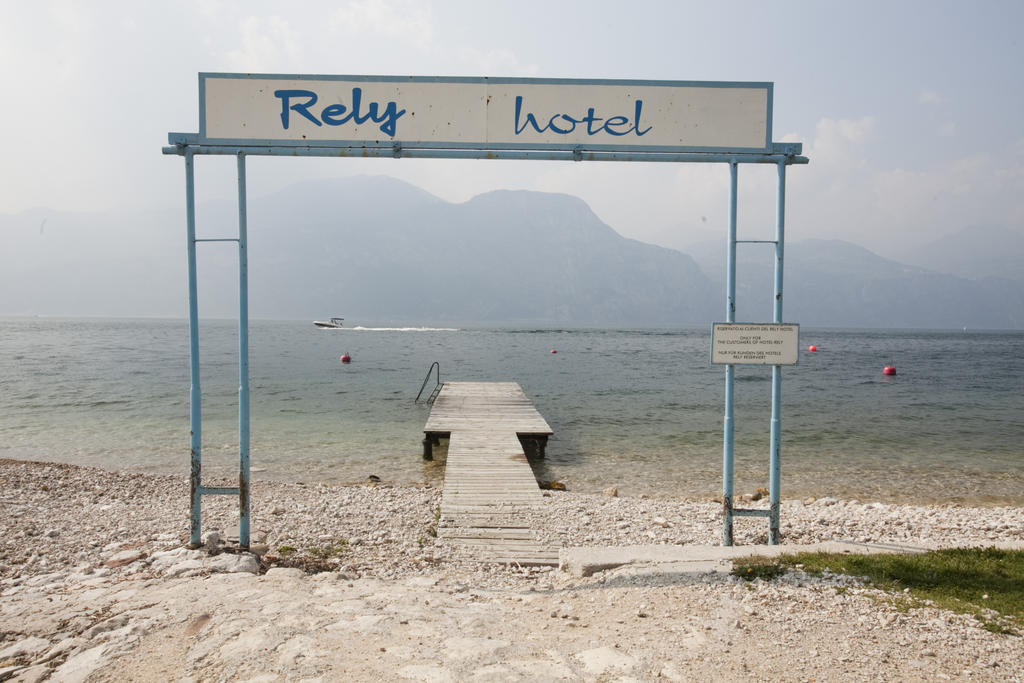 Hotel Residence Rely เบรนโซเน ซูล การ์ดา ภายนอก รูปภาพ