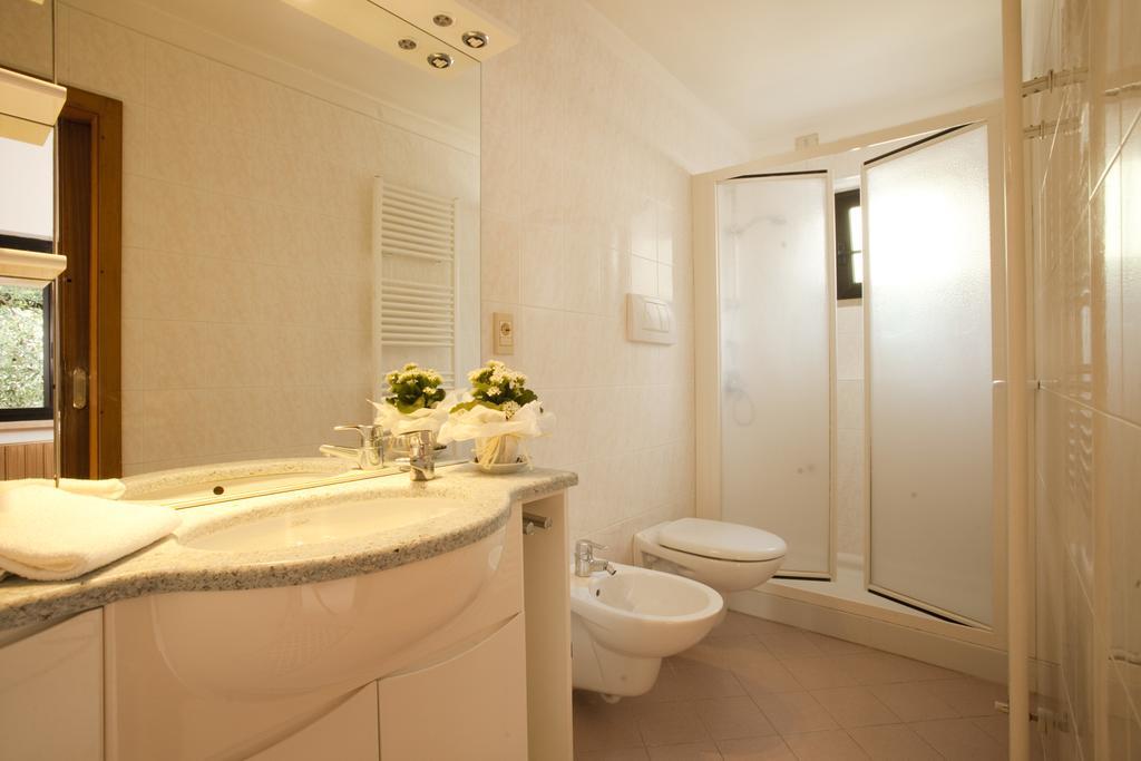 Hotel Residence Rely เบรนโซเน ซูล การ์ดา ภายนอก รูปภาพ