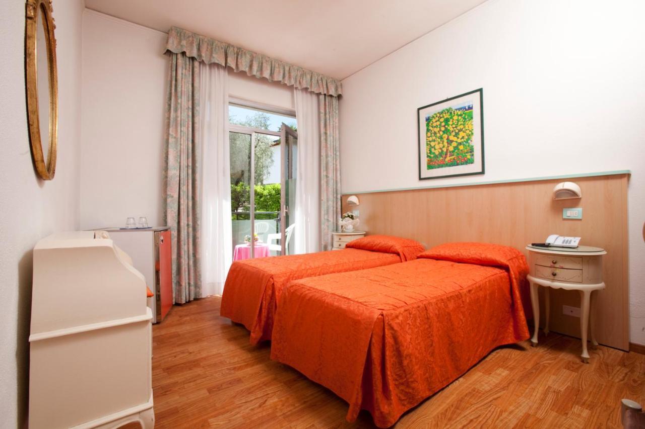 Hotel Residence Rely เบรนโซเน ซูล การ์ดา ห้อง รูปภาพ