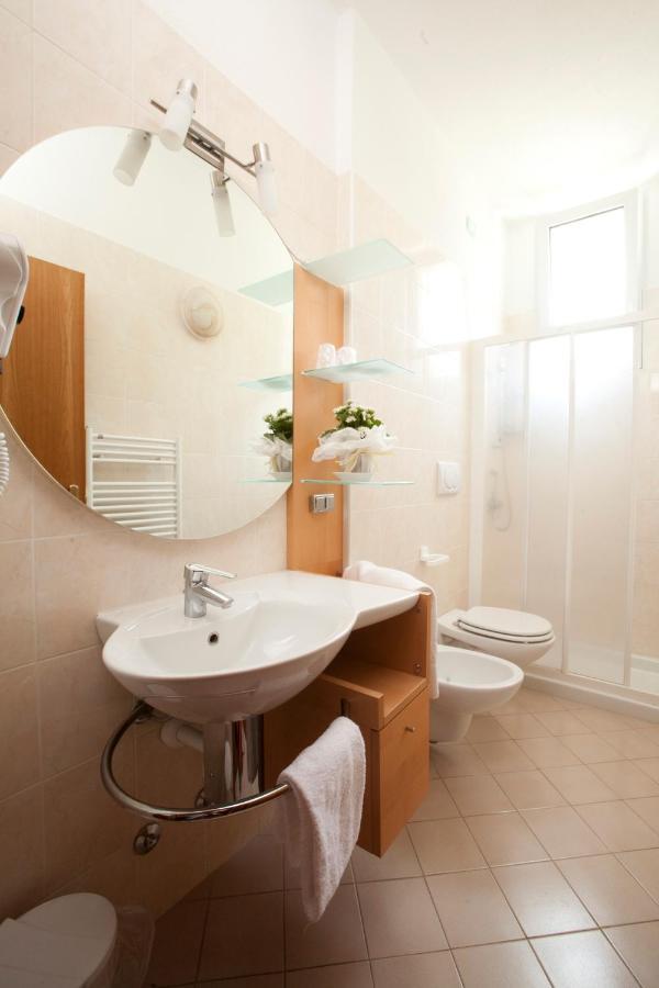 Hotel Residence Rely เบรนโซเน ซูล การ์ดา ห้อง รูปภาพ